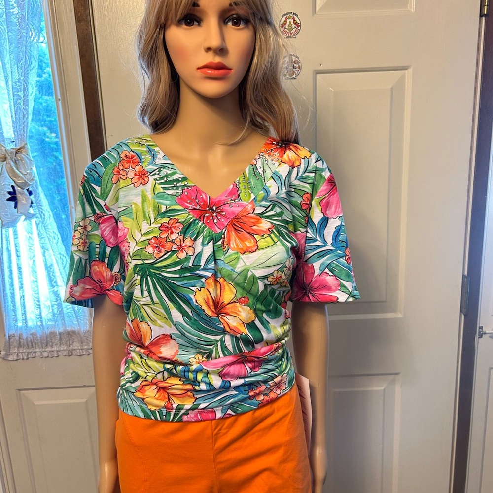 Women W/Control orange capri sz L paired with Alfred Dunner L  V neck top